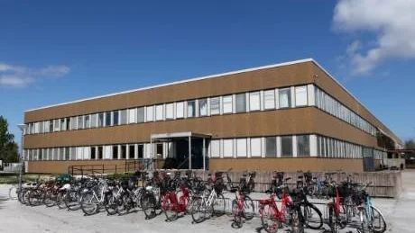 F-huset. Ska det rivas eller renoveras? Därom tvista de folkvalda. arkivfoto: rolf jönsson