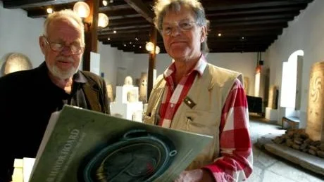 Upphittare. Erik Nylén och Peter Manneke grävde fram Havorringen 1961. År 2005 kom deras bok på engelska om fyndet.Arkivfoto: Henrik Radhe