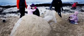 Här blev sand till valar och slott