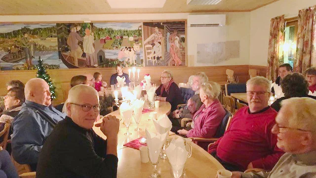 Byaföreningen i Anttis, Pajala, hade ordnat inför-adventsfika i byagården.
