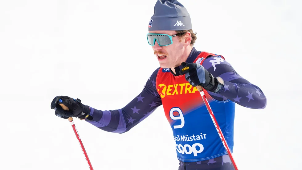 USA:s Ben Ogden bryter Tour de Ski. Arkivbild.