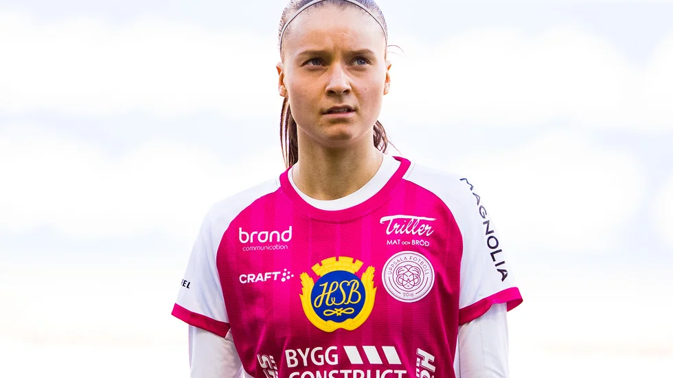 Julia Ragnarsson förlänger med Uppsala.