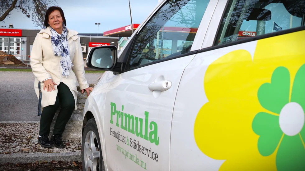 Anette Andersson, vd för Primula hemtjänst och städservice, vill gärna se ett parkeringskort som gör att hemtjänstens personal helt kort kan ställa sig tillfälligt utanför en bostad om de måste.