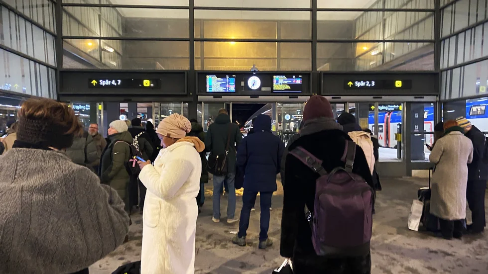 Alldeles för ofta har tågpendlarna tvingats vänta alldeles för länge på försenade tåg.