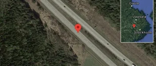 Personbil stillastående på E18 - problem i trafiken