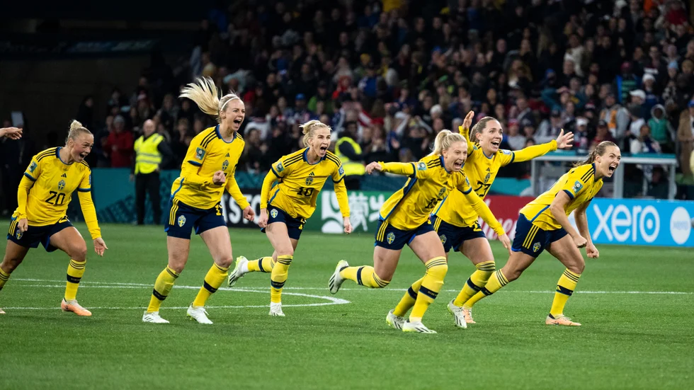 De svenska spelarna jublar efter att ha vunnit den avgörande straffläggningen i söndagens åttondelsfinal mellan Sverige och USA. Matchen var den mest sedda på tv under vecka 31. Arkivbild.