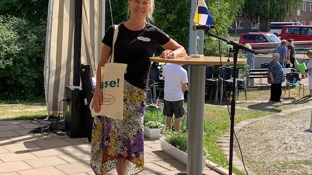 Britta informerade på Soltorget i Pajala, på Tornedalingarnas dag. 