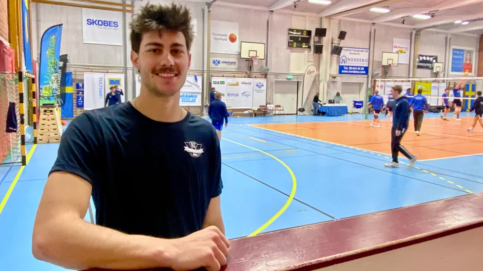 Drömmen om att spela i en utländsk klubb har följt Alexei Walisser  i sex år. Nu har den besannats i Vingåkerslaget VVK.