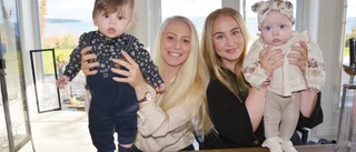 Beskedet till gravida tvillingarna: Ni ska föda samma dag