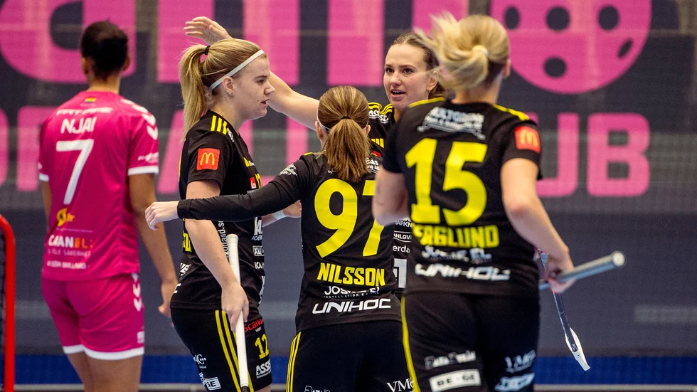 Isabella Ström (i mitten) stannar i Endre. 