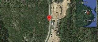 Fallna träd skapar problem i trafiken på väg 1072