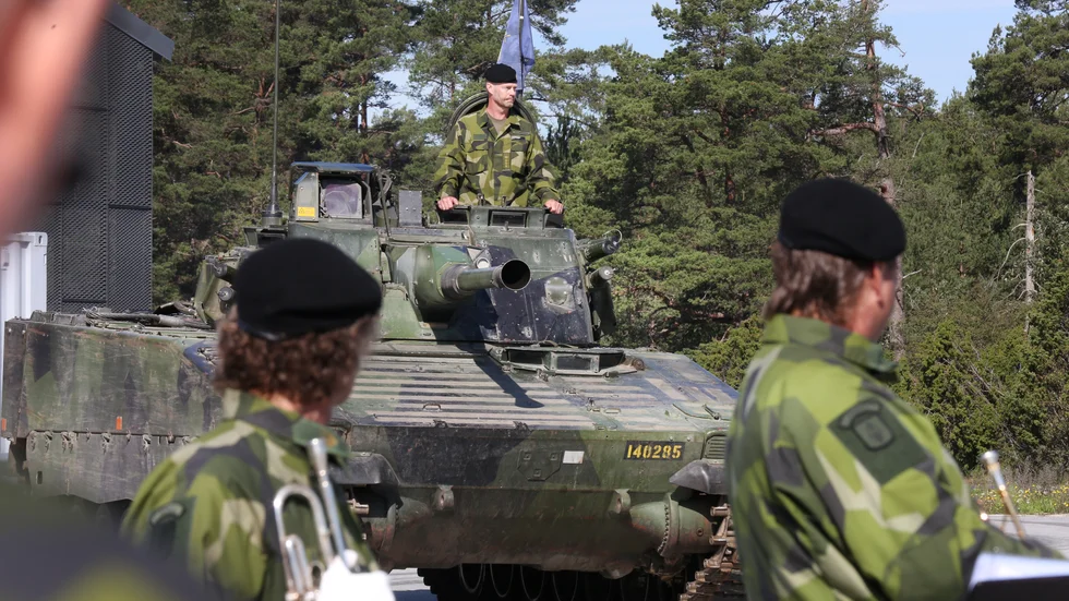 Försvarsmakten i Sverige och Finland ska upplåta baser, förvaring och låta militär verka i samt från våra länder – under amerikanska lagar. 
