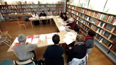 första mötet. Feministiskt parti bildade en Gotlandsavdelning i går. Längst bort från vänster Kerstin Simberg, Karin Persson, Ulla Persson, Tuulikki Borgman, Eva Linde, Anna Lundén, Björner Torsson, Elin Valentinsson, Malin Segerdal, Simon Bendelin och Katarina Michanek.