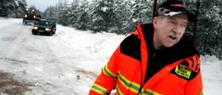 Lastbil gick av vägen i halkan