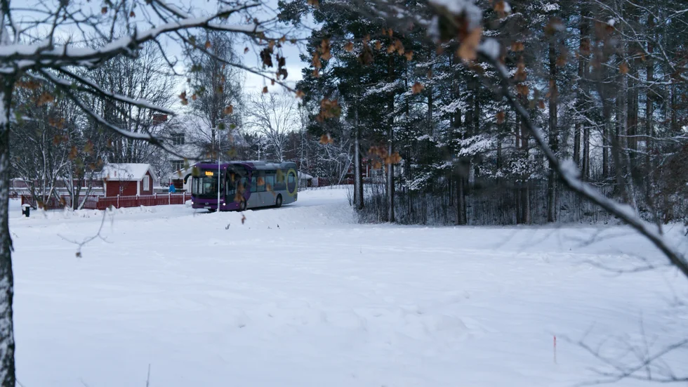 Till våren hoppas Pitebo komma igång med att bygga 16 lägenheter på den här tomten i korsningen Durrnäsvägen/Södergatan på Strömnäs. (Arkivbild)