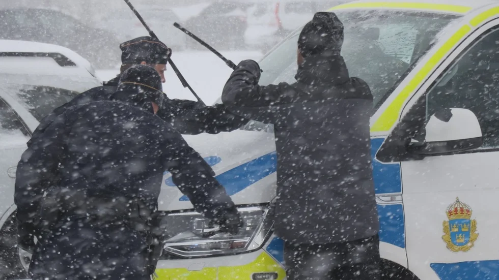Räddningstjänsten och polisen har ryckt ut på flera trafikolyckor på tisdagsförmiddagen. 