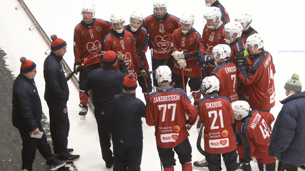 Efter en mardrömsstart tog KVBS timeout och huvudtränaren Jari Hyttinen väckte liv i sitt manskap med några väl valda ord, men tyvärr blev det uddamålsförlust igen.