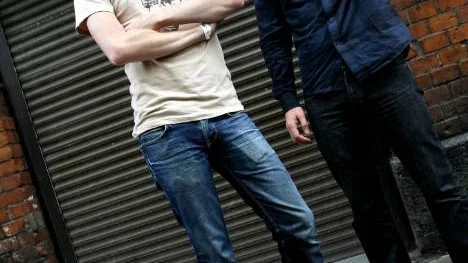 Carl Zim och Frans Johansson, två av medlemmarna i Sveriges förmodligen mest okända supergrupp. Medlemmarna har alla ett förflutet i olika svenska rockgrupper: Fireside, Teddy Bears Sthlm, Busty.