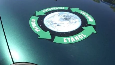 Det finns ett par företag som är beredda att konvertera bilar till etanoldrift, men då lär inte prislappen stanna på 5 000 kronor, skriver Rolf Gildenlöw.