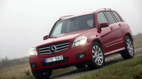En låda röd Mercedes! Med nya GLK följer Mercedes den amerikanska trenden mot mera fyrkantiga bilar.