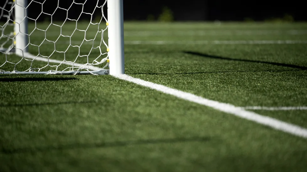 Vissa fotbollsplaner undviks av några av Uppsalas klubbar. "Men inte på grund av gängvåldet," säger en föreningsföreträdare.
