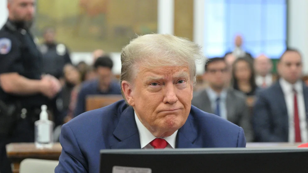 Donald Trump dök för andra dagen i rad upp i domstolen i New York.