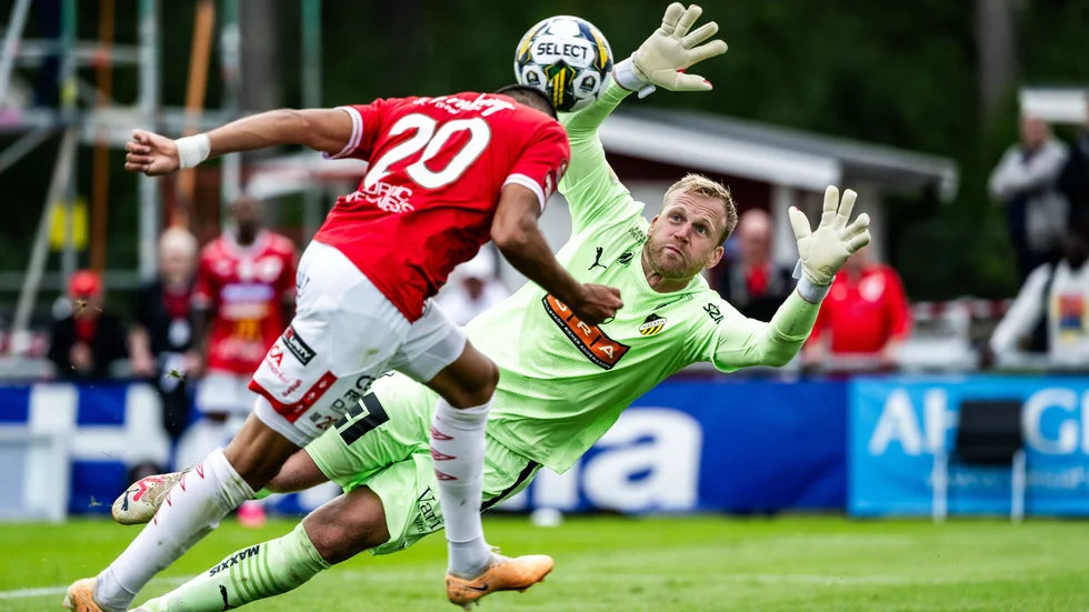 Elyas Bouzaiene gör 1-0 för Degerfors mot Häcken. 