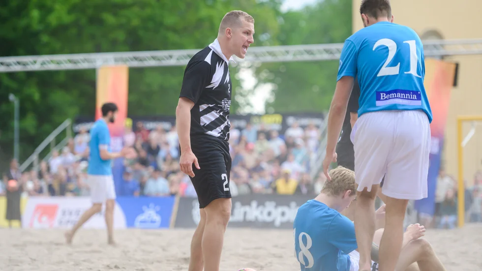 Norsjös Anton Olosson i SM-strandfotbollsfinalen 2022. Segern gjorde att laget nu får äran att representera Sverige internationellt.
