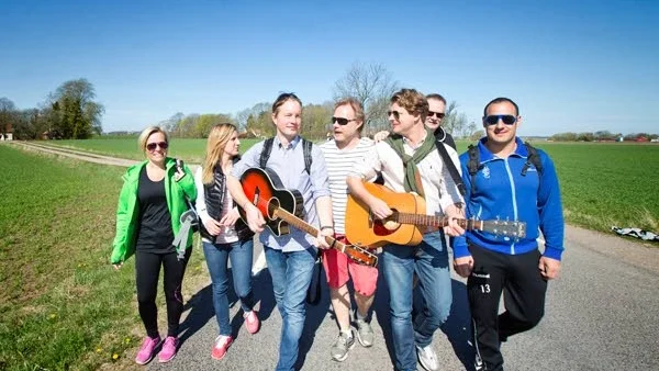 Gänget som spelade sig fram under Slättamilen. Barsom Barsom, Affe Gustafsson, Kicki Jivegård, Linn Rydenlund, Rickard Thunér, Martin Nicklagård och Uffe Jönsson.