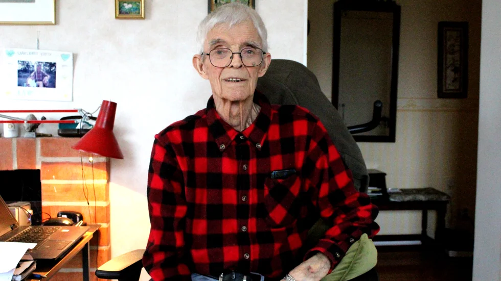Bror Andersson är ledsen och arg. Hans bil, som sonen Bertil Andersson skulle ta över, är sönderslagen.