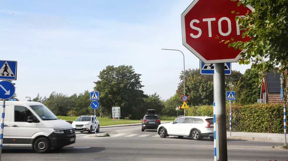 Korsningen Söderväg-Gutevägen efter att trafikljusen monterats ned.