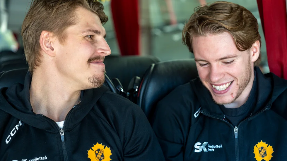 Radarparet Jonathan Johnson och Rickard Hugg har sedan förra säsongen även parats ihop på bortaresorna, där de nu delar hotellrum.