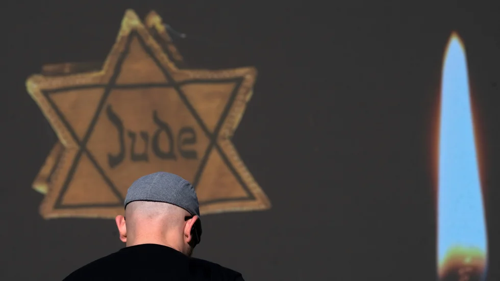 Den gula Davidsstjärnan med det tyska ordet "Jude" på är en kraftfull symbol för att minnas Nazitysklands fruktansvärda brott. Aldrig mer har vi sagt. Klarar vi av att leva upp till det?