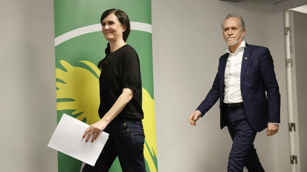 Det här kan bli åka av! Miljöpartiets valberedning vill se det nuvarande språkröret Märta Stenevi samt den Sörmlandsbekante Daniel Helldén som ny ledarduo.