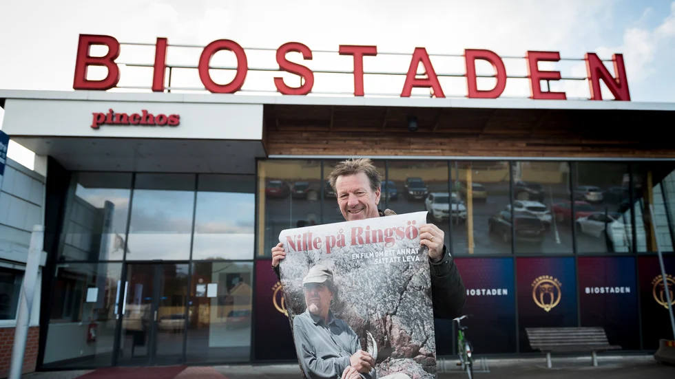"Victoria är ju en klassisk gammal biograf med den svenska filmkulturen inbyggd i väggarna. Det vore en stor ära för oss alla som har jobbat med filmen, om den går upp där", säger Ulf Bertilsson.