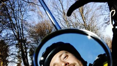 Christian tänker dokumentera resan och vill bland annat visa på skillnader i levnadssätt. Han väljer att resa genom länder som han inte vet så mycket om för att kunna skapa sig en egen bild.