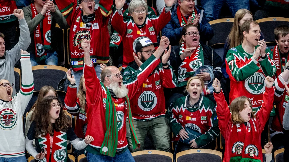 Över 1500 personer hade tagit sig till Frölundaborg på söndagen.