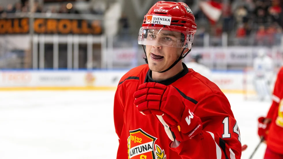 Alexander Ljungkrantz gjorde det matchavgörande målet i Almtunas hemmapremiär mot Karlskoga. Och målet var ur den högre skolan.