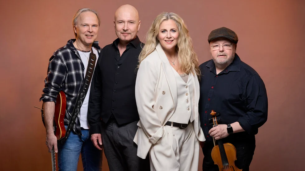 Micke Nord, Johan Boding, Gunilla Backman och Kalle Moraeus hyllar den svenska sångskatten på turné i vår. Pressbild.