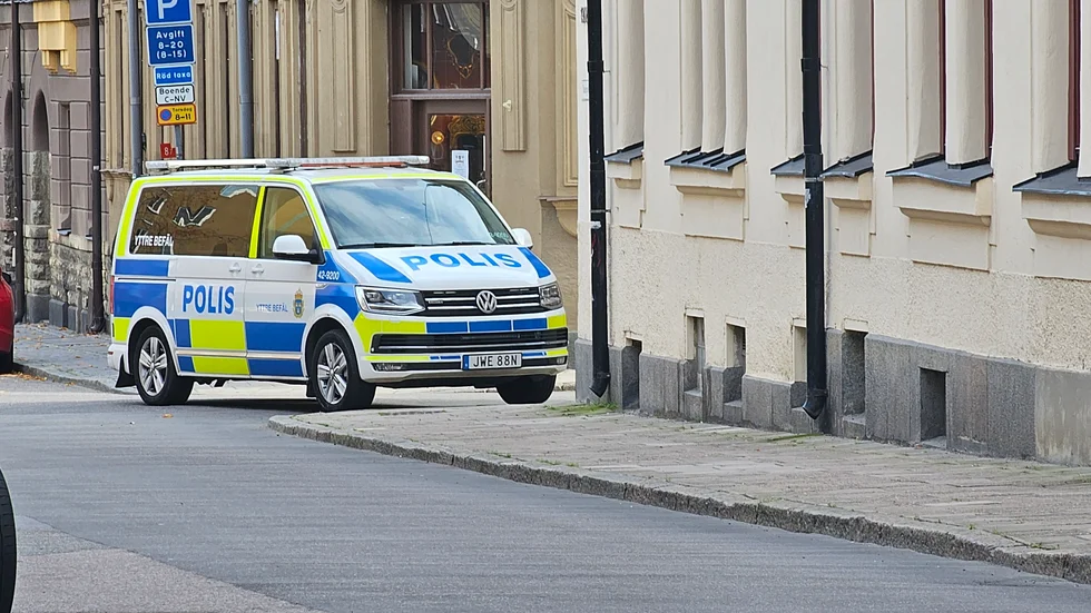 Polis på plats på Smedjegatan.