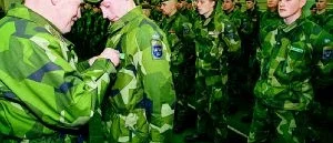 Skydda svenska soldater med biståndspengar