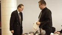 Förre ordföranden i landstingsstyrelsen Ulf Nilsson ställde upprepade gånger frågan om moderate landstingsrådet Peter Johansson är beredd att driva sin linje om alternativa driftsformer fullt ut  även om det kostar landstinget det tredubbla. Johansson valde att inte besvara frågan. Foto: ANDERS LILJEGREN