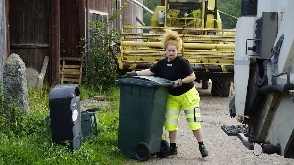 "Jobbet är bra för jag är så rastlös", berättar Evelina Svensson. Som miljöarbetare får hon utlopp för massa energi.