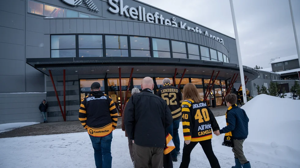 Större väskor blir inte tillåtna och åskådare kommer visiteras under vinterns hockeymatcher.