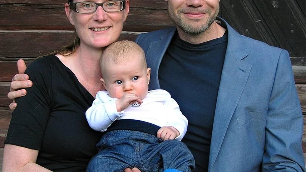 Anna Jacobson och Tommy Karlsson, Opphemsgatan 2 i Linköping, fick den 26 mars sonen Ingemar. Vikt: 4110 gram, längd: 53 cm.