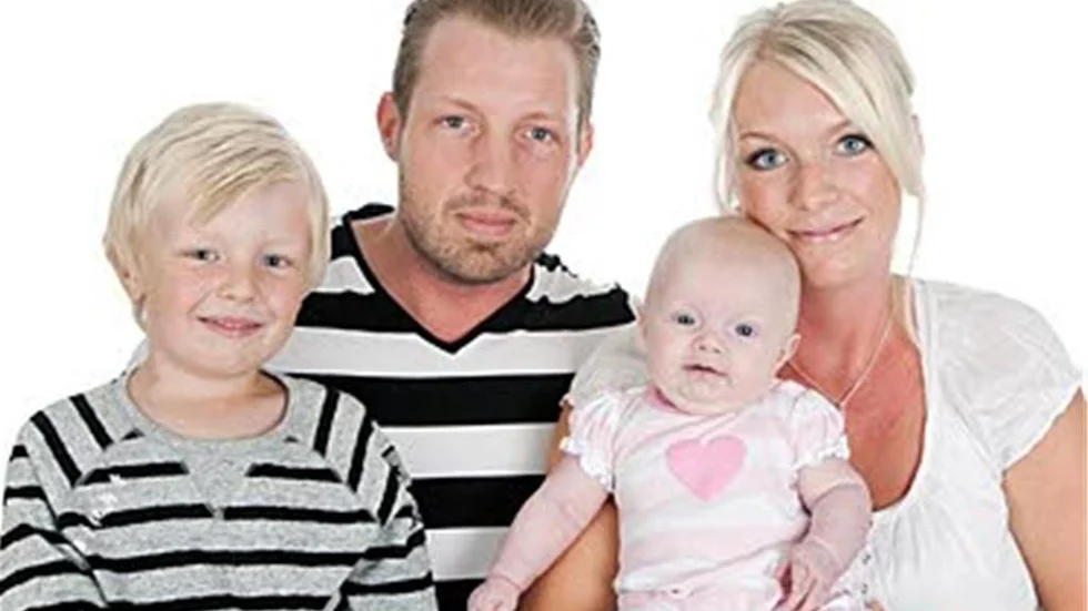 Linda Nilsson och Daniel Thorsén, Råtorpsgatan, Linköping, fick den 12/6 en dotter som heter Junie. Vikt 3 600 g, längd 51 cm. Med på bilden är även sonen Liam.