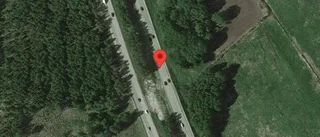 Stopp i ett körfält på grund av stillastående personbil på E4