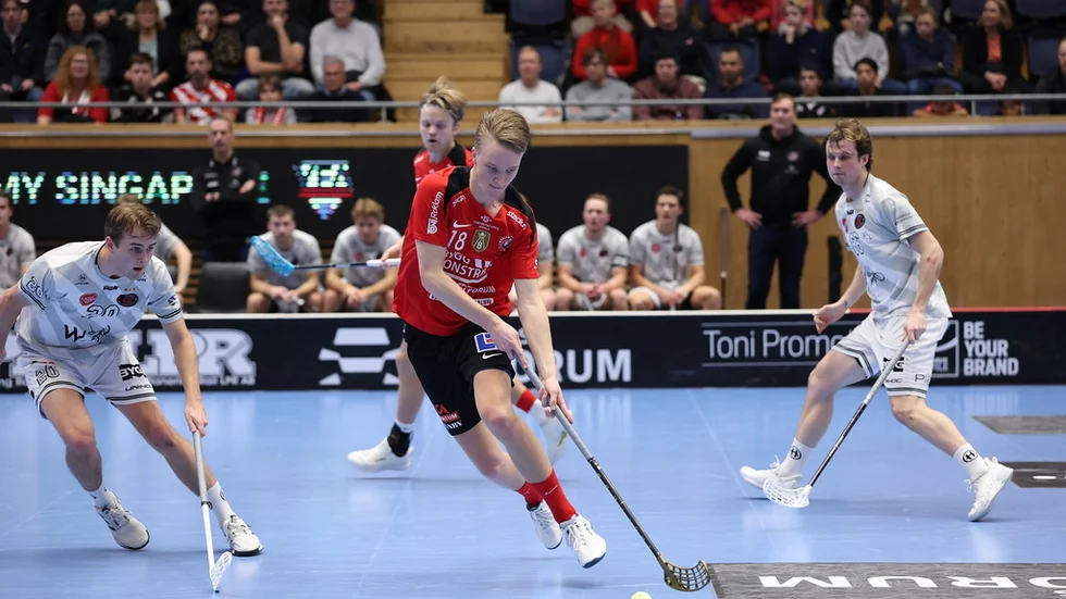 Hampus Nydenfeldt var glödhet och svarade för hattrick i toppmatchen mot Pixbo.