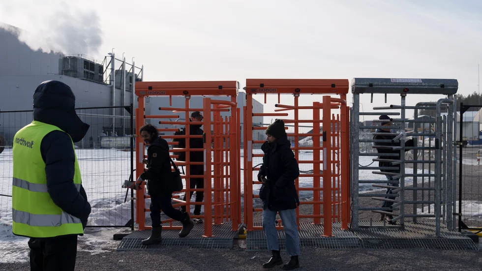 Northvolts batterifabrik i Skellefteå under onsdagen, då anställda lämnade fabriken. ”Den 12 mars är av allt att döma slutet för Northvolt”, skriver Johanna Schreiber.
