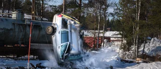 Se: galna krascherna – bilar släpps från 35 meters höjd